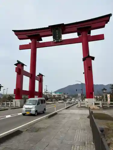 彌彦神社の{uncategorized: "未分類", other: "その他", undefined: "問題あり", building: "その他建物", grave: "お墓", sacred_gate: "鳥居", guardian: "狛犬", statue: "像", buddha: "仏像", history: "歴史", nature: "自然", garden: "庭園", animal: "動物", pagoda: "塔", temizu: "手水舎", mountain_gate: "山門・神門", sanctuary: "本殿・本堂", subordinate: "末社・摂社", art: "芸術", scenery: "景色", jizo: "地蔵", ema: "絵馬", goshuin: "御朱印", omikuji: "おみくじ", items: "授与品その他", amulet: "お守り", goshuincho: "御朱印帳", eats: "食事", festival: "お祭り", votive_dance: "神楽", shichigosan: "七五三参", wedding: "結婚式", experience: "体験その他", initially: "初詣", around: "周辺", anti_infection: "感染症対策"}