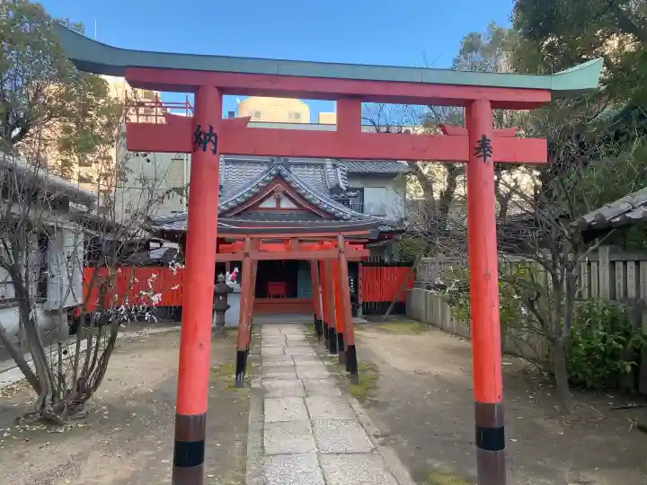 赤土稲荷大明神の{uncategorized: "未分類", other: "その他", undefined: "問題あり", building: "その他建物", grave: "お墓", sacred_gate: "鳥居", guardian: "狛犬", statue: "像", buddha: "仏像", history: "歴史", nature: "自然", garden: "庭園", animal: "動物", pagoda: "塔", temizu: "手水舎", mountain_gate: "山門・神門", sanctuary: "本殿・本堂", subordinate: "末社・摂社", art: "芸術", scenery: "景色", jizo: "地蔵", ema: "絵馬", goshuin: "御朱印", omikuji: "おみくじ", items: "授与品その他", amulet: "お守り", goshuincho: "御朱印帳", eats: "食事", festival: "お祭り", votive_dance: "神楽", shichigosan: "七五三参", wedding: "結婚式", experience: "体験その他", initially: "初詣", around: "周辺", anti_infection: "感染症対策"}