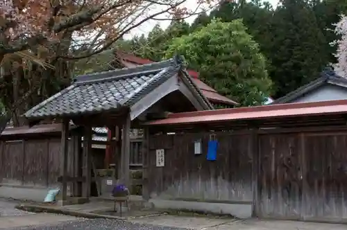 仏隆寺の山門