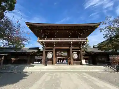 寒川神社の山門・神門