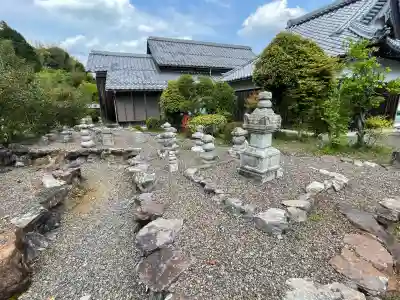 清寿庵の{uncategorized: "未分類", other: "その他", undefined: "問題あり", building: "その他建物", grave: "お墓", sacred_gate: "鳥居", guardian: "狛犬", statue: "像", buddha: "仏像", history: "歴史", nature: "自然", garden: "庭園", animal: "動物", pagoda: "塔", temizu: "手水舎", mountain_gate: "山門・神門", sanctuary: "本殿・本堂", subordinate: "末社・摂社", art: "芸術", scenery: "景色", jizo: "地蔵", ema: "絵馬", goshuin: "御朱印", omikuji: "おみくじ", items: "授与品その他", amulet: "お守り", goshuincho: "御朱印帳", eats: "食事", festival: "お祭り", votive_dance: "神楽", shichigosan: "七五三参", wedding: "結婚式", experience: "体験その他", initially: "初詣", around: "周辺", anti_infection: "感染症対策"}