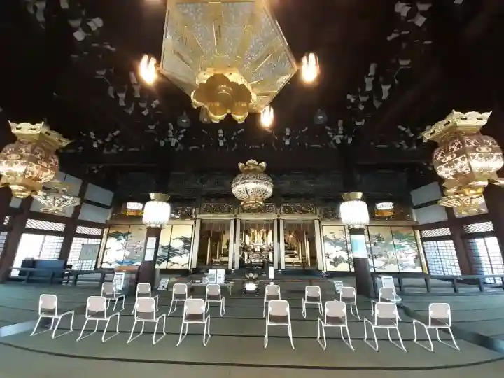 本願寺堺別院の{uncategorized: "未分類", other: "その他", undefined: "問題あり", building: "その他建物", grave: "お墓", sacred_gate: "鳥居", guardian: "狛犬", statue: "像", buddha: "仏像", history: "歴史", nature: "自然", garden: "庭園", animal: "動物", pagoda: "塔", temizu: "手水舎", mountain_gate: "山門・神門", sanctuary: "本殿・本堂", subordinate: "末社・摂社", art: "芸術", scenery: "景色", jizo: "地蔵", ema: "絵馬", goshuin: "御朱印", omikuji: "おみくじ", items: "授与品その他", amulet: "お守り", goshuincho: "御朱印帳", eats: "食事", festival: "お祭り", votive_dance: "神楽", shichigosan: "七五三参", wedding: "結婚式", experience: "体験その他", initially: "初詣", around: "周辺", anti_infection: "感染症対策"}