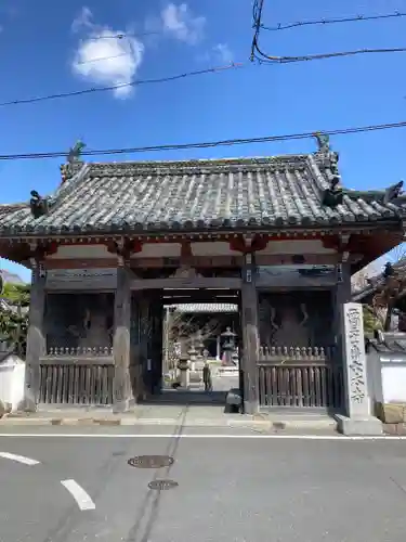 穴太寺の山門