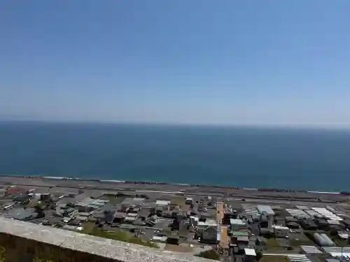 久能山東照宮の{uncategorized: "未分類", other: "その他", undefined: "問題あり", building: "その他建物", grave: "お墓", sacred_gate: "鳥居", guardian: "狛犬", statue: "像", buddha: "仏像", history: "歴史", nature: "自然", garden: "庭園", animal: "動物", pagoda: "塔", temizu: "手水舎", mountain_gate: "山門・神門", sanctuary: "本殿・本堂", subordinate: "末社・摂社", art: "芸術", scenery: "景色", jizo: "地蔵", ema: "絵馬", goshuin: "御朱印", omikuji: "おみくじ", items: "授与品その他", amulet: "お守り", goshuincho: "御朱印帳", eats: "食事", festival: "お祭り", votive_dance: "神楽", shichigosan: "七五三参", wedding: "結婚式", experience: "体験その他", initially: "初詣", around: "周辺", anti_infection: "感染症対策"}