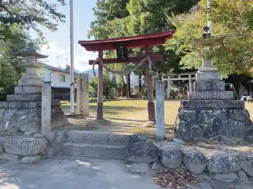 諏訪神社の鳥居