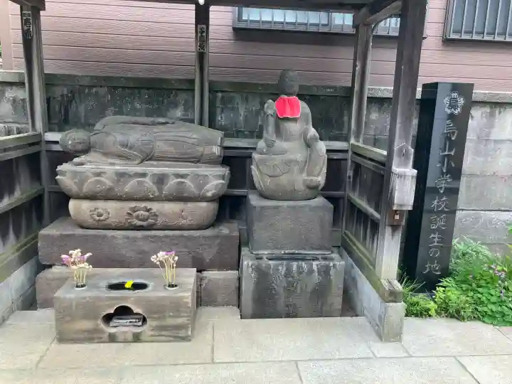 烏山神社の{uncategorized: "未分類", other: "その他", undefined: "問題あり", building: "その他建物", grave: "お墓", sacred_gate: "鳥居", guardian: "狛犬", statue: "像", buddha: "仏像", history: "歴史", nature: "自然", garden: "庭園", animal: "動物", pagoda: "塔", temizu: "手水舎", mountain_gate: "山門・神門", sanctuary: "本殿・本堂", subordinate: "末社・摂社", art: "芸術", scenery: "景色", jizo: "地蔵", ema: "絵馬", goshuin: "御朱印", omikuji: "おみくじ", items: "授与品その他", amulet: "お守り", goshuincho: "御朱印帳", eats: "食事", festival: "お祭り", votive_dance: "神楽", shichigosan: "七五三参", wedding: "結婚式", experience: "体験その他", initially: "初詣", around: "周辺", anti_infection: "感染症対策"}