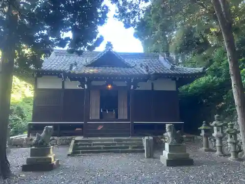 若宮八幡宮の{uncategorized: "未分類", other: "その他", undefined: "問題あり", building: "その他建物", grave: "お墓", sacred_gate: "鳥居", guardian: "狛犬", statue: "像", buddha: "仏像", history: "歴史", nature: "自然", garden: "庭園", animal: "動物", pagoda: "塔", temizu: "手水舎", mountain_gate: "山門・神門", sanctuary: "本殿・本堂", subordinate: "末社・摂社", art: "芸術", scenery: "景色", jizo: "地蔵", ema: "絵馬", goshuin: "御朱印", omikuji: "おみくじ", items: "授与品その他", amulet: "お守り", goshuincho: "御朱印帳", eats: "食事", festival: "お祭り", votive_dance: "神楽", shichigosan: "七五三参", wedding: "結婚式", experience: "体験その他", initially: "初詣", around: "周辺", anti_infection: "感染症対策"}