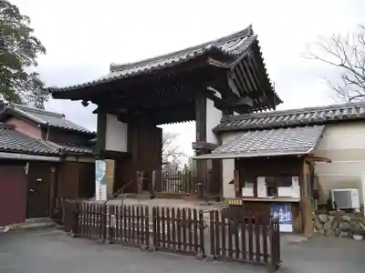新薬師寺の山門・神門