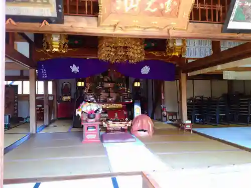 来応寺の本殿