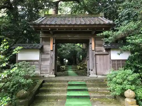 瀧谷寺の山門