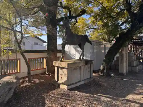 離宮八幡宮の像