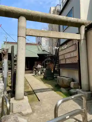 稲荷神社の{uncategorized: "未分類", other: "その他", undefined: "問題あり", building: "その他建物", grave: "お墓", sacred_gate: "鳥居", guardian: "狛犬", statue: "像", buddha: "仏像", history: "歴史", nature: "自然", garden: "庭園", animal: "動物", pagoda: "塔", temizu: "手水舎", mountain_gate: "山門・神門", sanctuary: "本殿・本堂", subordinate: "末社・摂社", art: "芸術", scenery: "景色", jizo: "地蔵", ema: "絵馬", goshuin: "御朱印", omikuji: "おみくじ", items: "授与品その他", amulet: "お守り", goshuincho: "御朱印帳", eats: "食事", festival: "お祭り", votive_dance: "神楽", shichigosan: "七五三参", wedding: "結婚式", experience: "体験その他", initially: "初詣", around: "周辺", anti_infection: "感染症対策"}