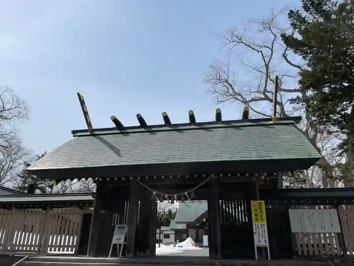 千歳神社の山門・神門