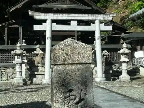 十二社神社の{uncategorized: "未分類", other: "その他", undefined: "問題あり", building: "その他建物", grave: "お墓", sacred_gate: "鳥居", guardian: "狛犬", statue: "像", buddha: "仏像", history: "歴史", nature: "自然", garden: "庭園", animal: "動物", pagoda: "塔", temizu: "手水舎", mountain_gate: "山門・神門", sanctuary: "本殿・本堂", subordinate: "末社・摂社", art: "芸術", scenery: "景色", jizo: "地蔵", ema: "絵馬", goshuin: "御朱印", omikuji: "おみくじ", items: "授与品その他", amulet: "お守り", goshuincho: "御朱印帳", eats: "食事", festival: "お祭り", votive_dance: "神楽", shichigosan: "七五三参", wedding: "結婚式", experience: "体験その他", initially: "初詣", around: "周辺", anti_infection: "感染症対策"}
