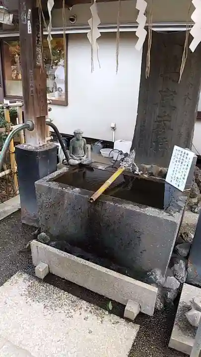 品川神社の手水舎