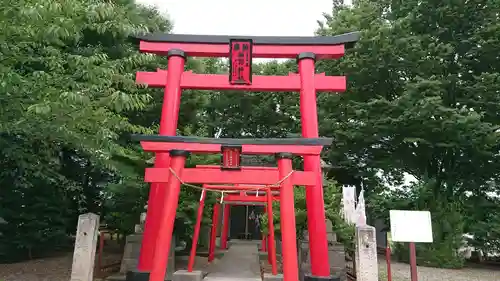 東本庄稲荷神社の鳥居