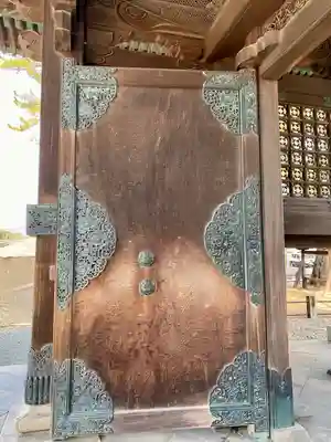 豊川閣　妙厳寺の山門・神門