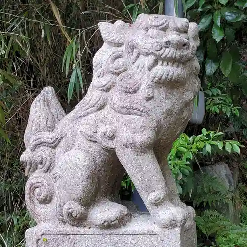 蝉丸神社の狛犬