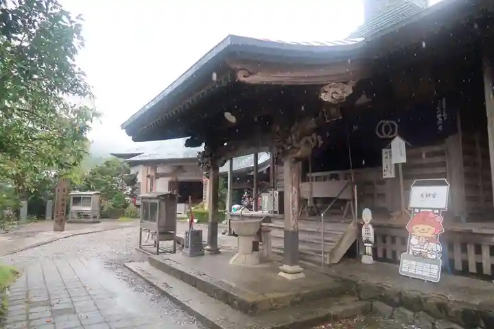 種間寺の本殿・本堂