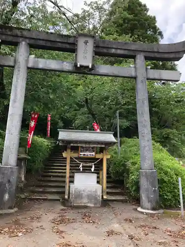 母智丘神社の鳥居