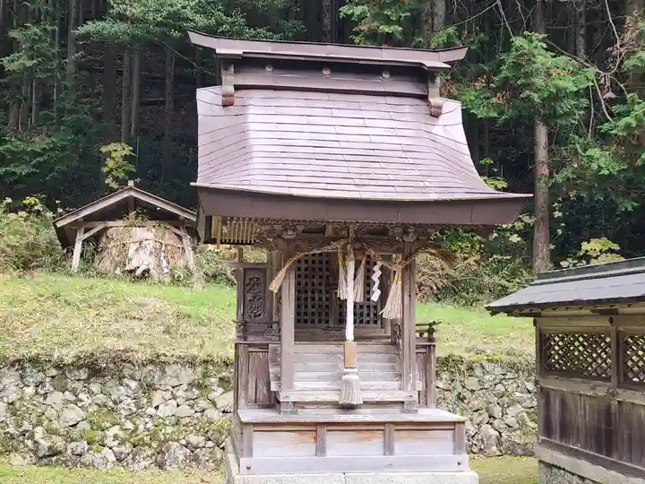 二村神社の末社・摂社
