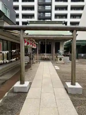 宮益御嶽神社の{uncategorized: "未分類", other: "その他", undefined: "問題あり", building: "その他建物", grave: "お墓", sacred_gate: "鳥居", guardian: "狛犬", statue: "像", buddha: "仏像", history: "歴史", nature: "自然", garden: "庭園", animal: "動物", pagoda: "塔", temizu: "手水舎", mountain_gate: "山門・神門", sanctuary: "本殿・本堂", subordinate: "末社・摂社", art: "芸術", scenery: "景色", jizo: "地蔵", ema: "絵馬", goshuin: "御朱印", omikuji: "おみくじ", items: "授与品その他", amulet: "お守り", goshuincho: "御朱印帳", eats: "食事", festival: "お祭り", votive_dance: "神楽", shichigosan: "七五三参", wedding: "結婚式", experience: "体験その他", initially: "初詣", around: "周辺", anti_infection: "感染症対策"}