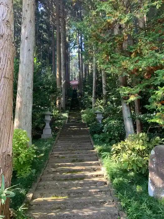 新山神社の建物その他