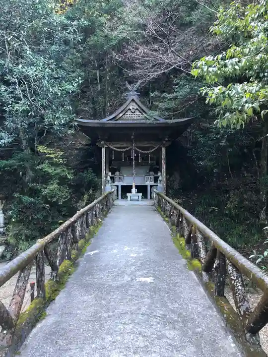 満願滝弁財天の末社・摂社