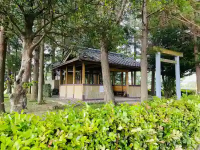 伊勢庭神社の{uncategorized: "未分類", other: "その他", undefined: "問題あり", building: "その他建物", grave: "お墓", sacred_gate: "鳥居", guardian: "狛犬", statue: "像", buddha: "仏像", history: "歴史", nature: "自然", garden: "庭園", animal: "動物", pagoda: "塔", temizu: "手水舎", mountain_gate: "山門・神門", sanctuary: "本殿・本堂", subordinate: "末社・摂社", art: "芸術", scenery: "景色", jizo: "地蔵", ema: "絵馬", goshuin: "御朱印", omikuji: "おみくじ", items: "授与品その他", amulet: "お守り", goshuincho: "御朱印帳", eats: "食事", festival: "お祭り", votive_dance: "神楽", shichigosan: "七五三参", wedding: "結婚式", experience: "体験その他", initially: "初詣", around: "周辺", anti_infection: "感染症対策"}