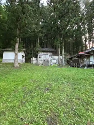 野平神社の{uncategorized: "未分類", other: "その他", undefined: "問題あり", building: "その他建物", grave: "お墓", sacred_gate: "鳥居", guardian: "狛犬", statue: "像", buddha: "仏像", history: "歴史", nature: "自然", garden: "庭園", animal: "動物", pagoda: "塔", temizu: "手水舎", mountain_gate: "山門・神門", sanctuary: "本殿・本堂", subordinate: "末社・摂社", art: "芸術", scenery: "景色", jizo: "地蔵", ema: "絵馬", goshuin: "御朱印", omikuji: "おみくじ", items: "授与品その他", amulet: "お守り", goshuincho: "御朱印帳", eats: "食事", festival: "お祭り", votive_dance: "神楽", shichigosan: "七五三参", wedding: "結婚式", experience: "体験その他", initially: "初詣", around: "周辺", anti_infection: "感染症対策"}