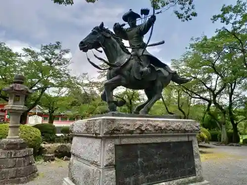 富士山本宮浅間大社の像