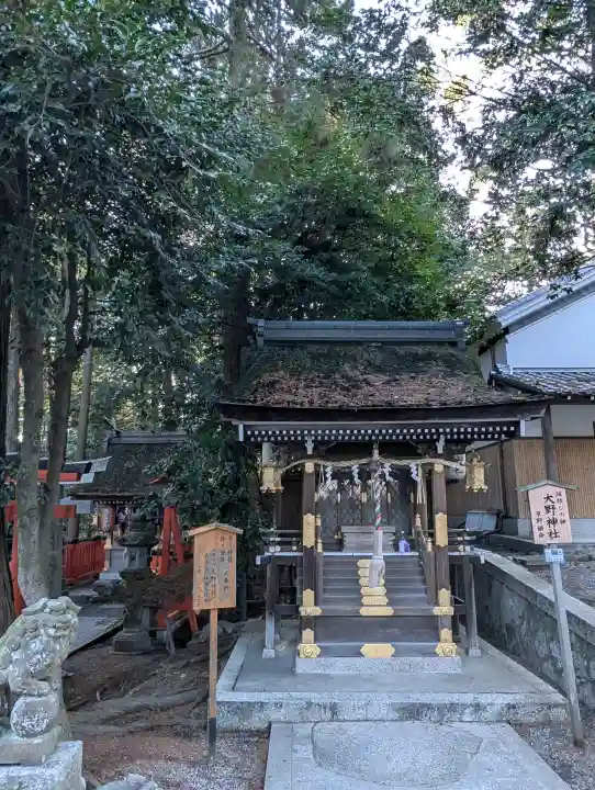 建部大社の{uncategorized: "未分類", other: "その他", undefined: "問題あり", building: "その他建物", grave: "お墓", sacred_gate: "鳥居", guardian: "狛犬", statue: "像", buddha: "仏像", history: "歴史", nature: "自然", garden: "庭園", animal: "動物", pagoda: "塔", temizu: "手水舎", mountain_gate: "山門・神門", sanctuary: "本殿・本堂", subordinate: "末社・摂社", art: "芸術", scenery: "景色", jizo: "地蔵", ema: "絵馬", goshuin: "御朱印", omikuji: "おみくじ", items: "授与品その他", amulet: "お守り", goshuincho: "御朱印帳", eats: "食事", festival: "お祭り", votive_dance: "神楽", shichigosan: "七五三参", wedding: "結婚式", experience: "体験その他", initially: "初詣", around: "周辺", anti_infection: "感染症対策"}