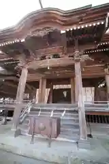 諏訪護国神社の本殿