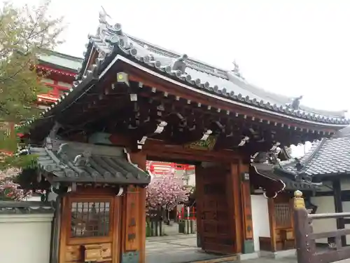 門戸厄神東光寺の山門・神門