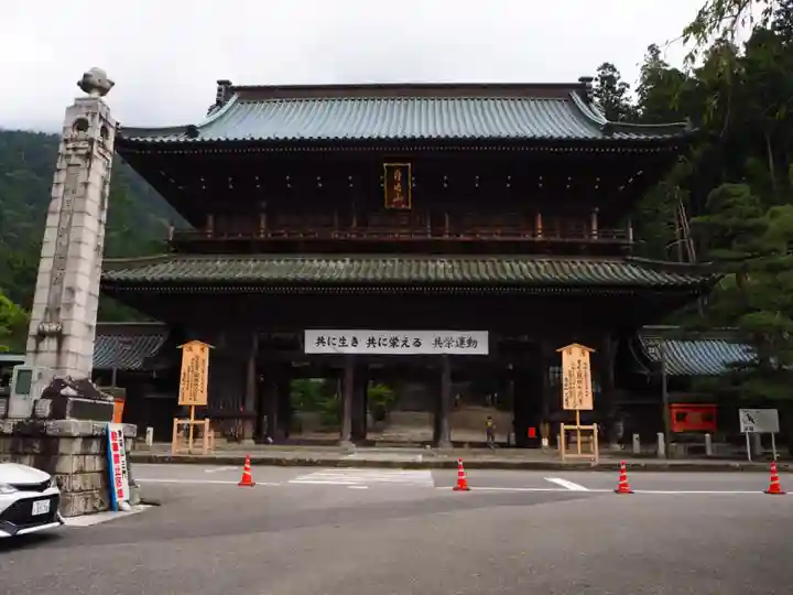 久遠寺の山門・神門