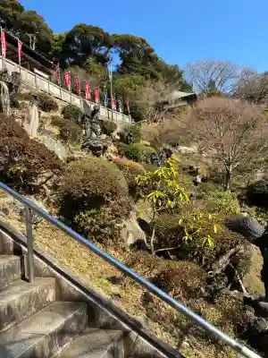 建長寺 半僧坊の{uncategorized: "未分類", other: "その他", undefined: "問題あり", building: "その他建物", grave: "お墓", sacred_gate: "鳥居", guardian: "狛犬", statue: "像", buddha: "仏像", history: "歴史", nature: "自然", garden: "庭園", animal: "動物", pagoda: "塔", temizu: "手水舎", mountain_gate: "山門・神門", sanctuary: "本殿・本堂", subordinate: "末社・摂社", art: "芸術", scenery: "景色", jizo: "地蔵", ema: "絵馬", goshuin: "御朱印", omikuji: "おみくじ", items: "授与品その他", amulet: "お守り", goshuincho: "御朱印帳", eats: "食事", festival: "お祭り", votive_dance: "神楽", shichigosan: "七五三参", wedding: "結婚式", experience: "体験その他", initially: "初詣", around: "周辺", anti_infection: "感染症対策"}