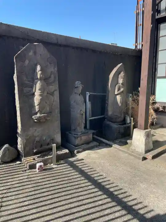 十条聖観音堂の{uncategorized: "未分類", other: "その他", undefined: "問題あり", building: "その他建物", grave: "お墓", sacred_gate: "鳥居", guardian: "狛犬", statue: "像", buddha: "仏像", history: "歴史", nature: "自然", garden: "庭園", animal: "動物", pagoda: "塔", temizu: "手水舎", mountain_gate: "山門・神門", sanctuary: "本殿・本堂", subordinate: "末社・摂社", art: "芸術", scenery: "景色", jizo: "地蔵", ema: "絵馬", goshuin: "御朱印", omikuji: "おみくじ", items: "授与品その他", amulet: "お守り", goshuincho: "御朱印帳", eats: "食事", festival: "お祭り", votive_dance: "神楽", shichigosan: "七五三参", wedding: "結婚式", experience: "体験その他", initially: "初詣", around: "周辺", anti_infection: "感染症対策"}