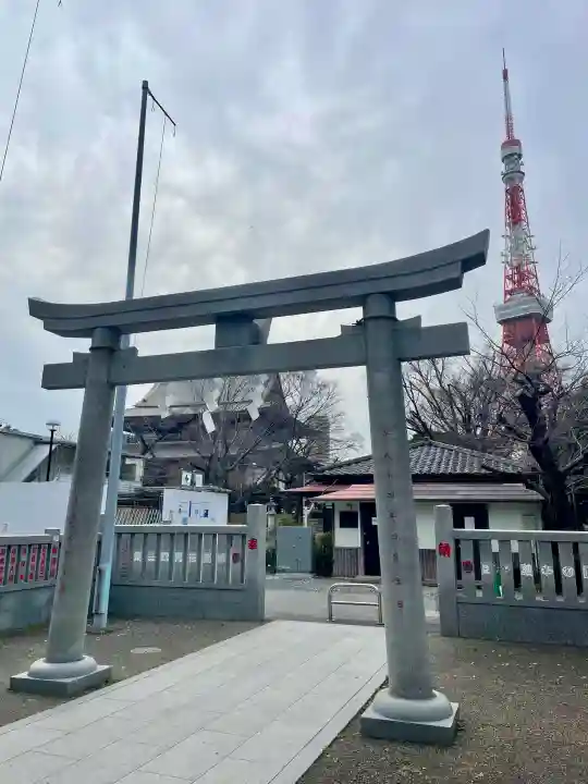 熊野神社の{uncategorized: "未分類", other: "その他", undefined: "問題あり", building: "その他建物", grave: "お墓", sacred_gate: "鳥居", guardian: "狛犬", statue: "像", buddha: "仏像", history: "歴史", nature: "自然", garden: "庭園", animal: "動物", pagoda: "塔", temizu: "手水舎", mountain_gate: "山門・神門", sanctuary: "本殿・本堂", subordinate: "末社・摂社", art: "芸術", scenery: "景色", jizo: "地蔵", ema: "絵馬", goshuin: "御朱印", omikuji: "おみくじ", items: "授与品その他", amulet: "お守り", goshuincho: "御朱印帳", eats: "食事", festival: "お祭り", votive_dance: "神楽", shichigosan: "七五三参", wedding: "結婚式", experience: "体験その他", initially: "初詣", around: "周辺", anti_infection: "感染症対策"}