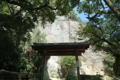 花窟神社の本殿・本堂