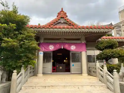 識名宮の本殿・本堂