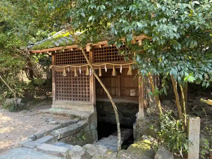 宇治上神社の{uncategorized: "未分類", other: "その他", undefined: "問題あり", building: "その他建物", grave: "お墓", sacred_gate: "鳥居", guardian: "狛犬", statue: "像", buddha: "仏像", history: "歴史", nature: "自然", garden: "庭園", animal: "動物", pagoda: "塔", temizu: "手水舎", mountain_gate: "山門・神門", sanctuary: "本殿・本堂", subordinate: "末社・摂社", art: "芸術", scenery: "景色", jizo: "地蔵", ema: "絵馬", goshuin: "御朱印", omikuji: "おみくじ", items: "授与品その他", amulet: "お守り", goshuincho: "御朱印帳", eats: "食事", festival: "お祭り", votive_dance: "神楽", shichigosan: "七五三参", wedding: "結婚式", experience: "体験その他", initially: "初詣", around: "周辺", anti_infection: "感染症対策"}