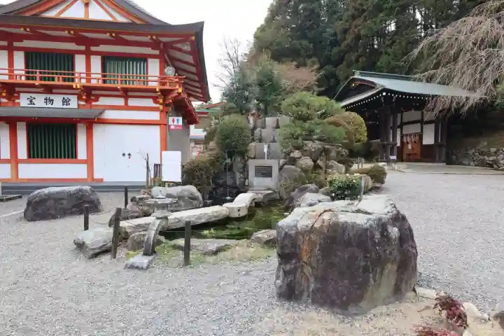 近江神宮の{uncategorized: "未分類", other: "その他", undefined: "問題あり", building: "その他建物", grave: "お墓", sacred_gate: "鳥居", guardian: "狛犬", statue: "像", buddha: "仏像", history: "歴史", nature: "自然", garden: "庭園", animal: "動物", pagoda: "塔", temizu: "手水舎", mountain_gate: "山門・神門", sanctuary: "本殿・本堂", subordinate: "末社・摂社", art: "芸術", scenery: "景色", jizo: "地蔵", ema: "絵馬", goshuin: "御朱印", omikuji: "おみくじ", items: "授与品その他", amulet: "お守り", goshuincho: "御朱印帳", eats: "食事", festival: "お祭り", votive_dance: "神楽", shichigosan: "七五三参", wedding: "結婚式", experience: "体験その他", initially: "初詣", around: "周辺", anti_infection: "感染症対策"}