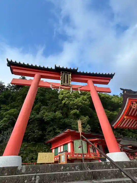 熊野那智大社の{uncategorized: "未分類", other: "その他", undefined: "問題あり", building: "その他建物", grave: "お墓", sacred_gate: "鳥居", guardian: "狛犬", statue: "像", buddha: "仏像", history: "歴史", nature: "自然", garden: "庭園", animal: "動物", pagoda: "塔", temizu: "手水舎", mountain_gate: "山門・神門", sanctuary: "本殿・本堂", subordinate: "末社・摂社", art: "芸術", scenery: "景色", jizo: "地蔵", ema: "絵馬", goshuin: "御朱印", omikuji: "おみくじ", items: "授与品その他", amulet: "お守り", goshuincho: "御朱印帳", eats: "食事", festival: "お祭り", votive_dance: "神楽", shichigosan: "七五三参", wedding: "結婚式", experience: "体験その他", initially: "初詣", around: "周辺", anti_infection: "感染症対策"}