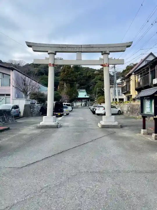 下田八幡神社の{uncategorized: "未分類", other: "その他", undefined: "問題あり", building: "その他建物", grave: "お墓", sacred_gate: "鳥居", guardian: "狛犬", statue: "像", buddha: "仏像", history: "歴史", nature: "自然", garden: "庭園", animal: "動物", pagoda: "塔", temizu: "手水舎", mountain_gate: "山門・神門", sanctuary: "本殿・本堂", subordinate: "末社・摂社", art: "芸術", scenery: "景色", jizo: "地蔵", ema: "絵馬", goshuin: "御朱印", omikuji: "おみくじ", items: "授与品その他", amulet: "お守り", goshuincho: "御朱印帳", eats: "食事", festival: "お祭り", votive_dance: "神楽", shichigosan: "七五三参", wedding: "結婚式", experience: "体験その他", initially: "初詣", around: "周辺", anti_infection: "感染症対策"}