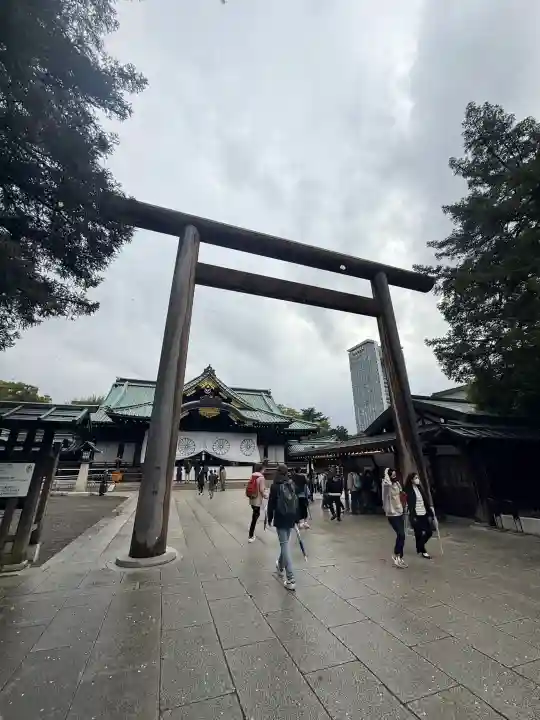 靖國神社の{uncategorized: "未分類", other: "その他", undefined: "問題あり", building: "その他建物", grave: "お墓", sacred_gate: "鳥居", guardian: "狛犬", statue: "像", buddha: "仏像", history: "歴史", nature: "自然", garden: "庭園", animal: "動物", pagoda: "塔", temizu: "手水舎", mountain_gate: "山門・神門", sanctuary: "本殿・本堂", subordinate: "末社・摂社", art: "芸術", scenery: "景色", jizo: "地蔵", ema: "絵馬", goshuin: "御朱印", omikuji: "おみくじ", items: "授与品その他", amulet: "お守り", goshuincho: "御朱印帳", eats: "食事", festival: "お祭り", votive_dance: "神楽", shichigosan: "七五三参", wedding: "結婚式", experience: "体験その他", initially: "初詣", around: "周辺", anti_infection: "感染症対策"}