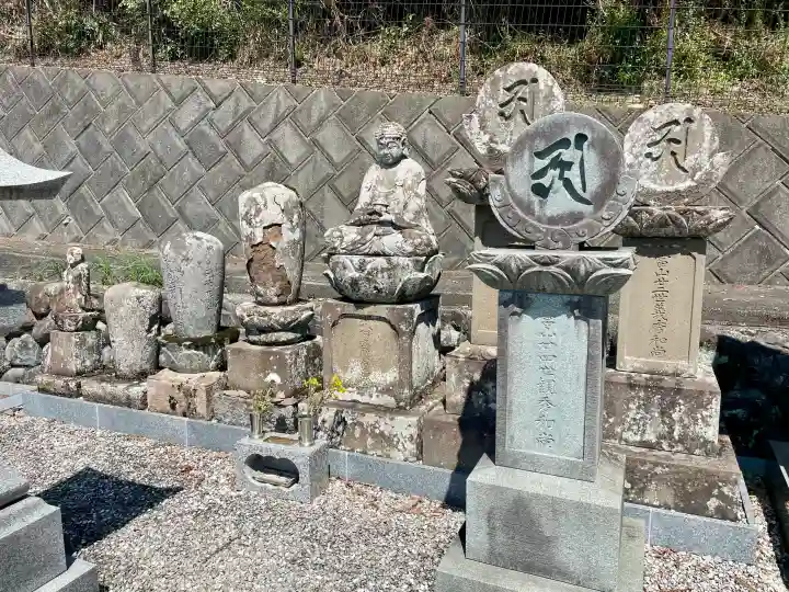 慈眼寺の{uncategorized: "未分類", other: "その他", undefined: "問題あり", building: "その他建物", grave: "お墓", sacred_gate: "鳥居", guardian: "狛犬", statue: "像", buddha: "仏像", history: "歴史", nature: "自然", garden: "庭園", animal: "動物", pagoda: "塔", temizu: "手水舎", mountain_gate: "山門・神門", sanctuary: "本殿・本堂", subordinate: "末社・摂社", art: "芸術", scenery: "景色", jizo: "地蔵", ema: "絵馬", goshuin: "御朱印", omikuji: "おみくじ", items: "授与品その他", amulet: "お守り", goshuincho: "御朱印帳", eats: "食事", festival: "お祭り", votive_dance: "神楽", shichigosan: "七五三参", wedding: "結婚式", experience: "体験その他", initially: "初詣", around: "周辺", anti_infection: "感染症対策"}