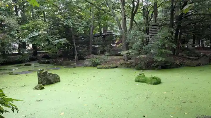 帯廣神社の庭園