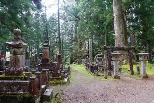 高野山金剛峯寺奥の院のお墓