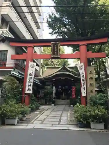 三崎稲荷神社の鳥居