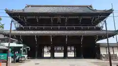 本山専修寺の山門